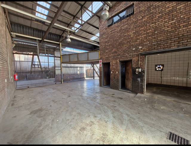 790M² FACTORY TO LET IN JET PARK
